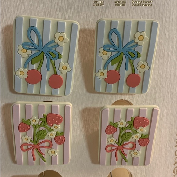 CWC Bag Clips with Floral Design - Picture 2 of 3
